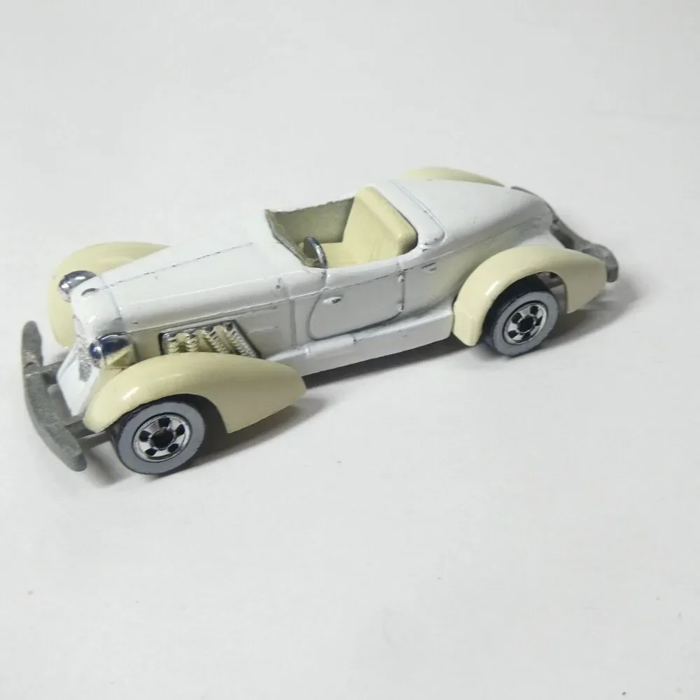 Hot Wheels Auburn 852 1978 Malaysia Vintage Car White Mattel